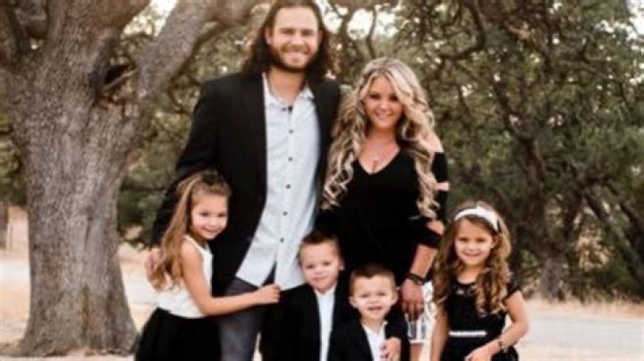 Brandon Crawford Biography, Wife (Jalynne Dantzscher), Sister, Kids, Family