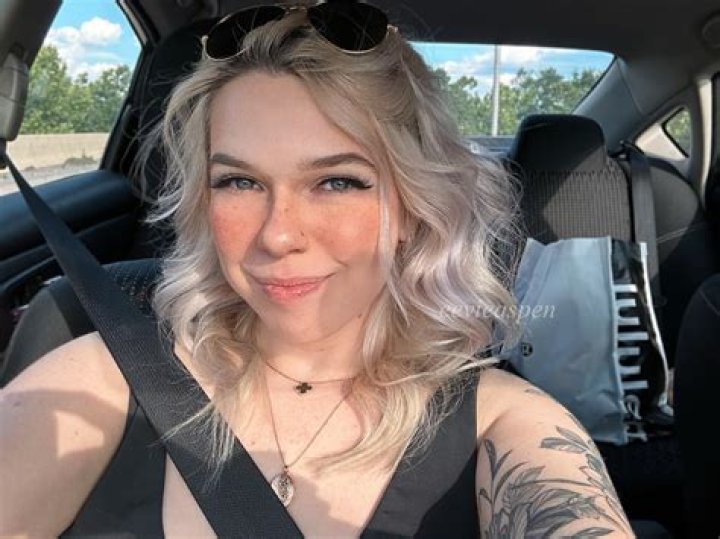 Eevie Aspen: A Deep Dive into the OnlyFans Sensation