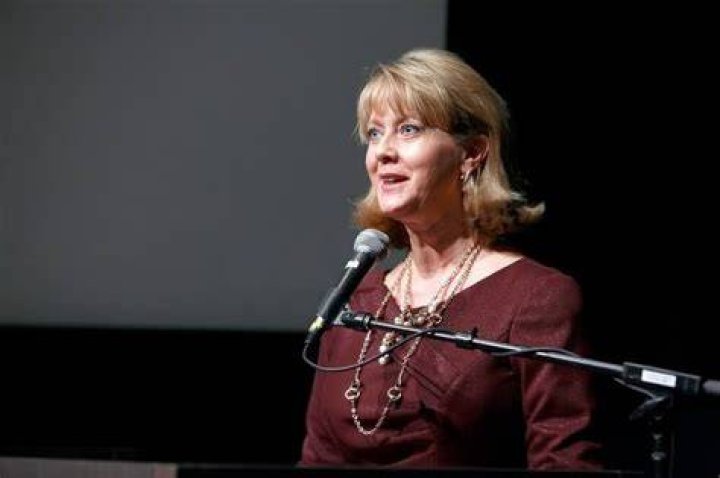 Mary Beth Roe Age: Exploring the Life and Career of a Beloved TV Host